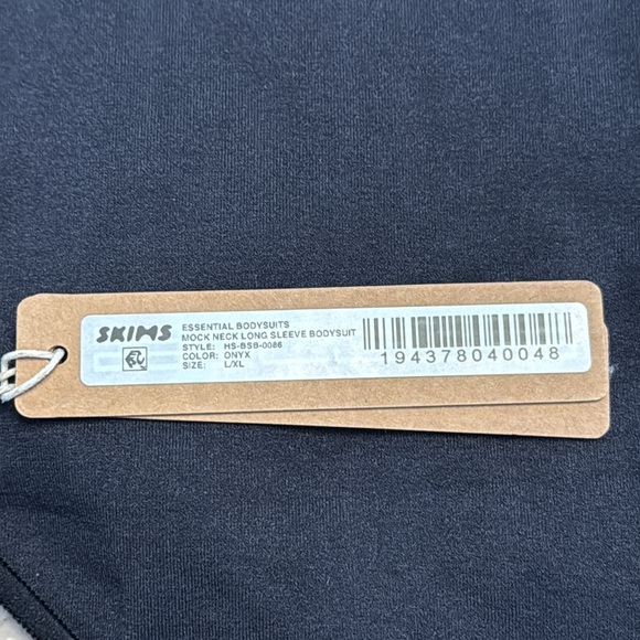 SKIMS ESSENTIAL MOCK NECK LONG SLEEVE BODYSUIT - Picture 6 of 10